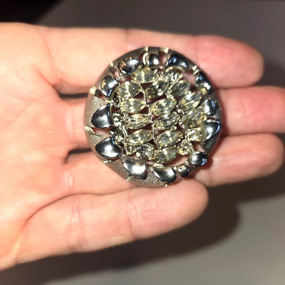 Vintage Rhinestone Silver Round Brooch Pin Costume Jewely